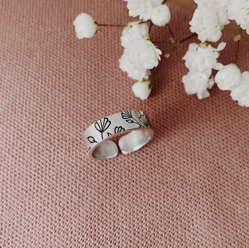 Floral Adjustable Ring - [LostPost]